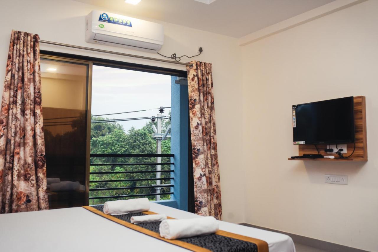 Lotus Hotel Nagaon Beach Алибаг Экстерьер фото